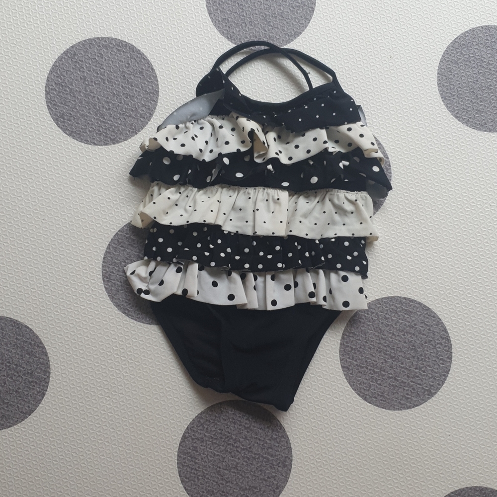 3. BABY BabyGap swimming suit